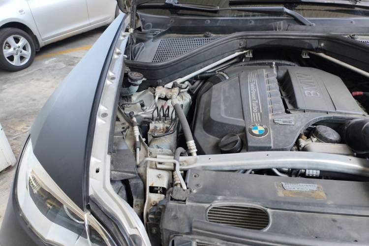 Used BMW X6 2011 xDrive35i Engine Bay Right