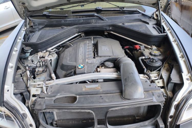 Used BMW X6 2011 xDrive35i Engine Bay