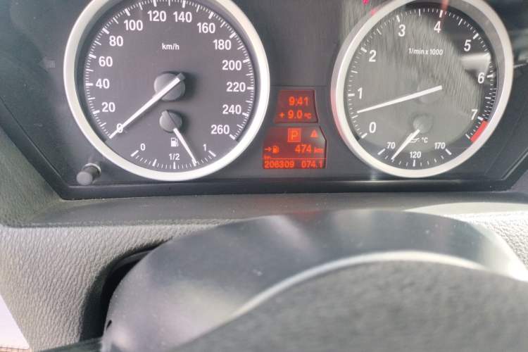 Used BMW X6 2011 xDrive35i Odometer Close Up