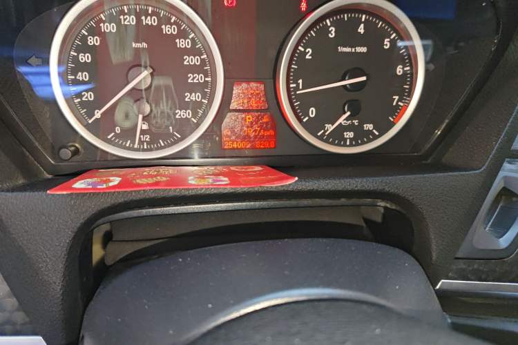 Used BMW X6 2011 xDrive35i Odometer Close Up