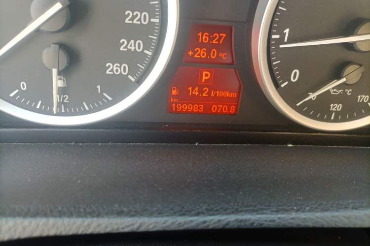 Used BMW X6 2011 xDrive35i Odometer Close Up