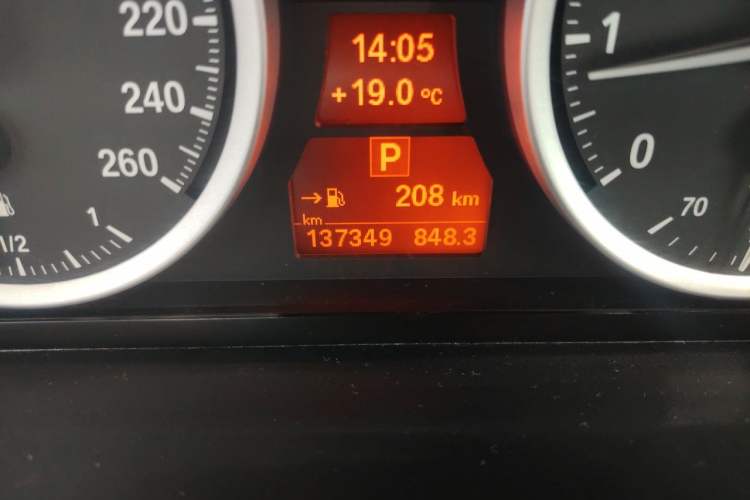 Used BMW X6 2011 xDrive35i Odometer Close Up