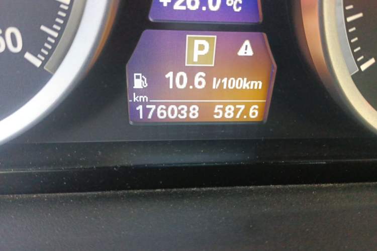 Used BMW X6 2011 xDrive35i Odometer Close Up