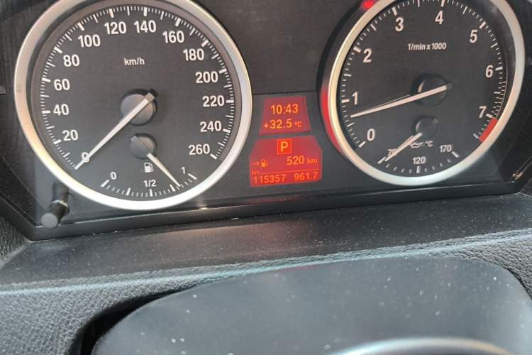 Used BMW X6 2011 xDrive35i Odometer Close Up