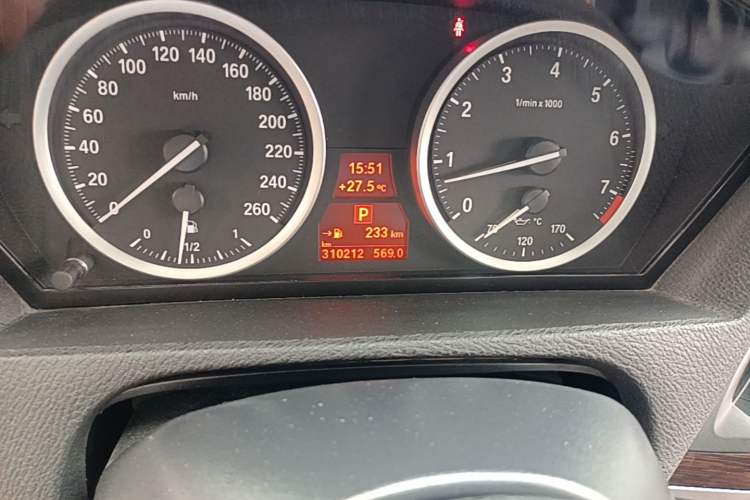 Used BMW X6 2011 xDrive35i Odometer Close Up