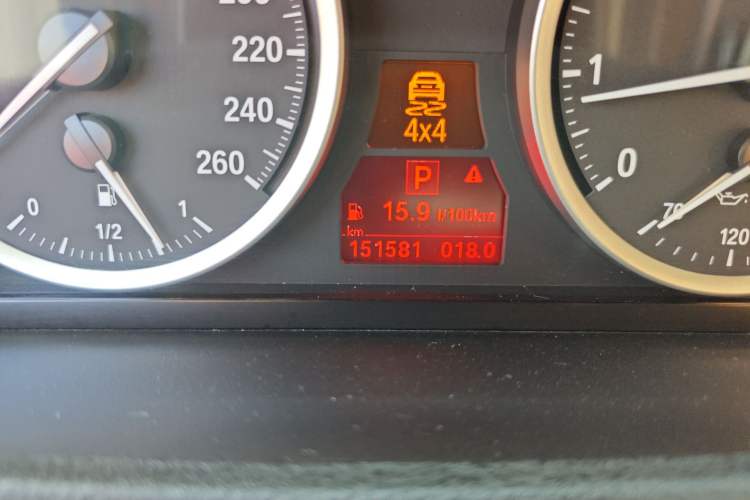 Used BMW X6 2011 xDrive35i Odometer Close Up