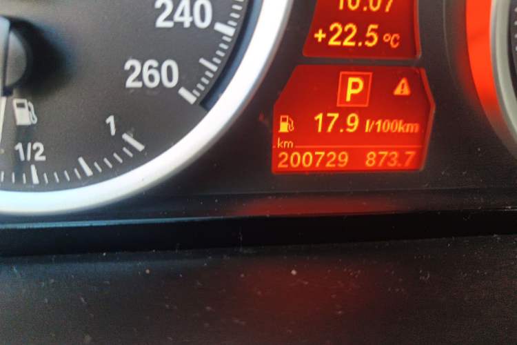 Used BMW X6 2011 xDrive35i Odometer Close Up