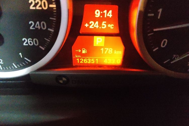 Used BMW X6 2011 xDrive35i Odometer Close Up