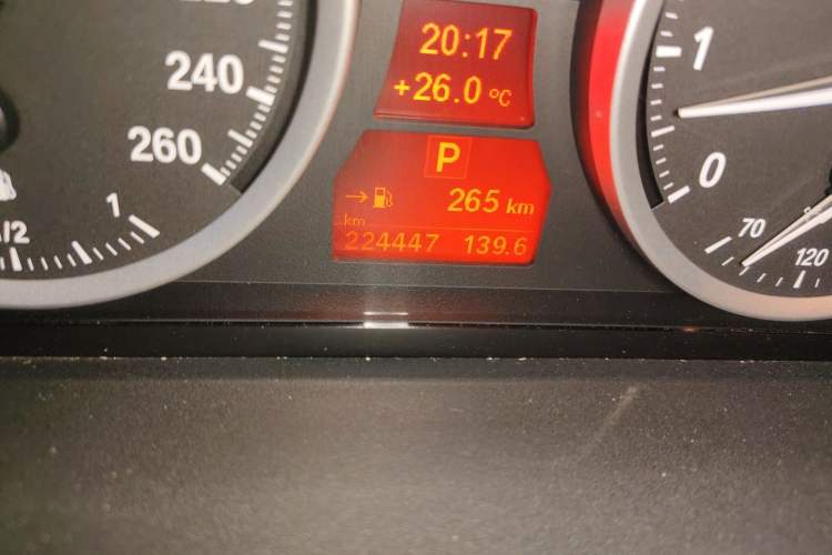 Used BMW X6 2011 xDrive35i Odometer Close Up