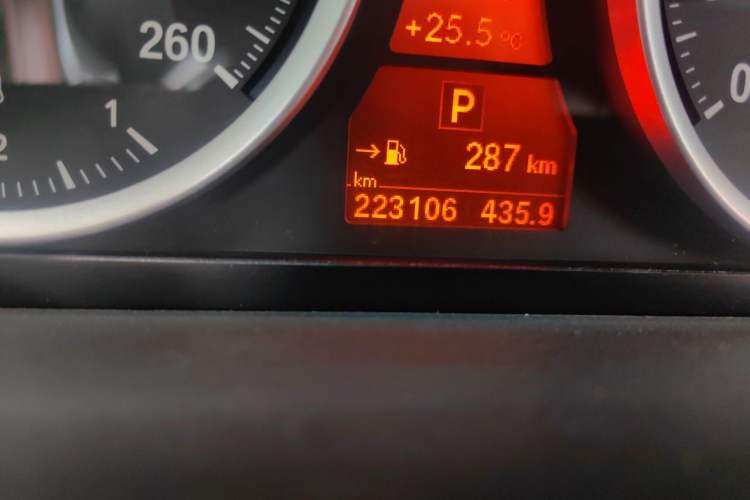Used BMW X6 2011 xDrive35i Odometer Close Up