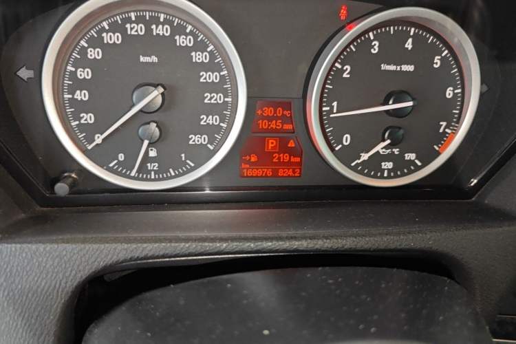 Used BMW X6 2011 xDrive35i Odometer Close Up