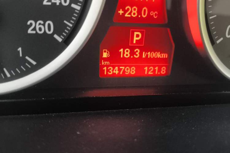 Used BMW X6 2011 xDrive35i Odometer Close Up