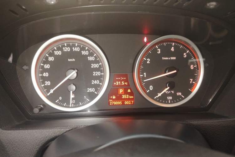 Used BMW X6 2011 xDrive35i Odometer Close Up