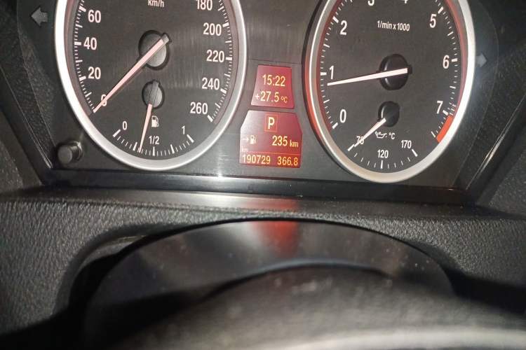 Used BMW X6 2011 xDrive35i Odometer Close Up