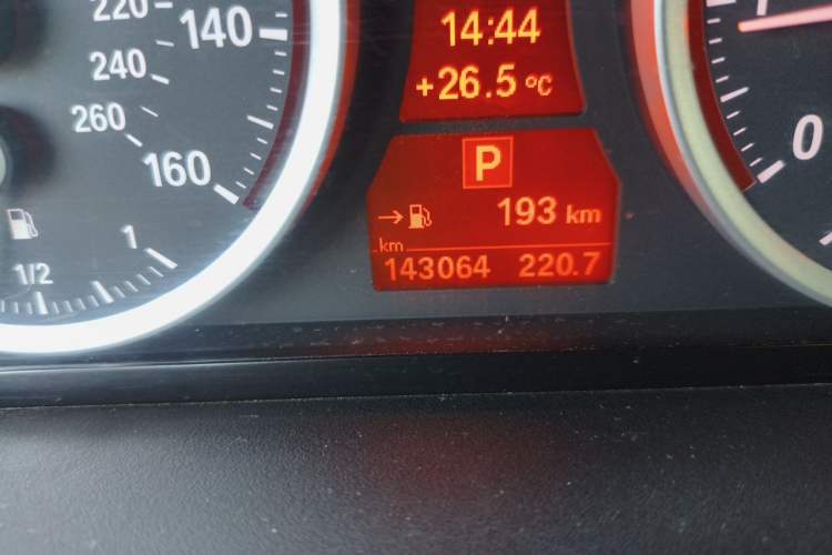 Used BMW X6 2011 xDrive35i Odometer Close Up