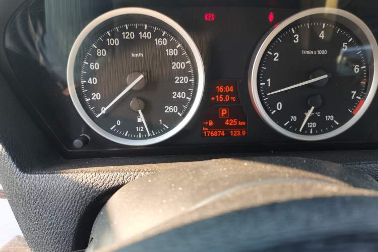Used BMW X6 2011 xDrive35i Odometer Close Up