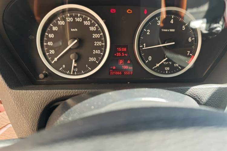 Used BMW X6 2011 xDrive35i Odometer Close Up