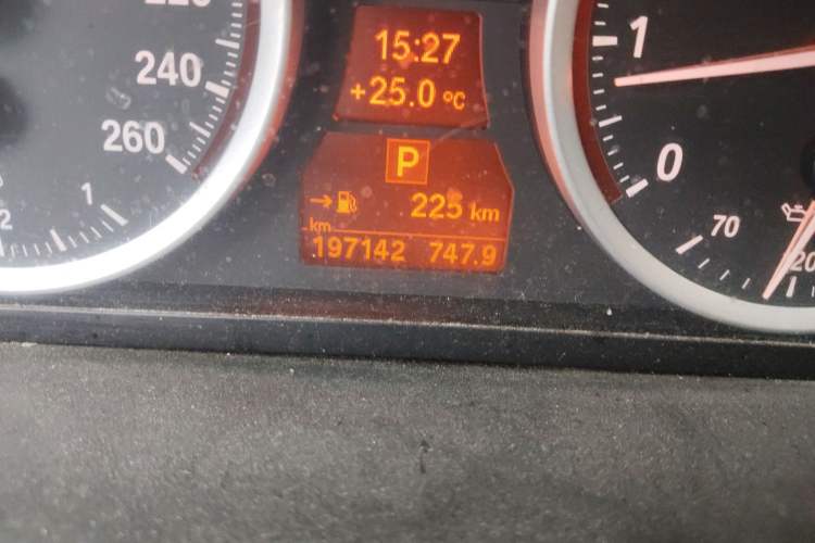 Used BMW X6 2011 xDrive35i Odometer Close Up