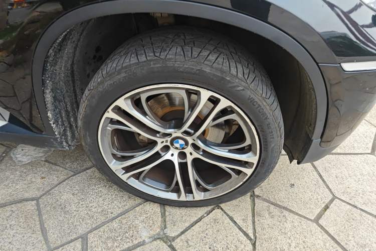 Used BMW X6  Right Front Wheel Hub