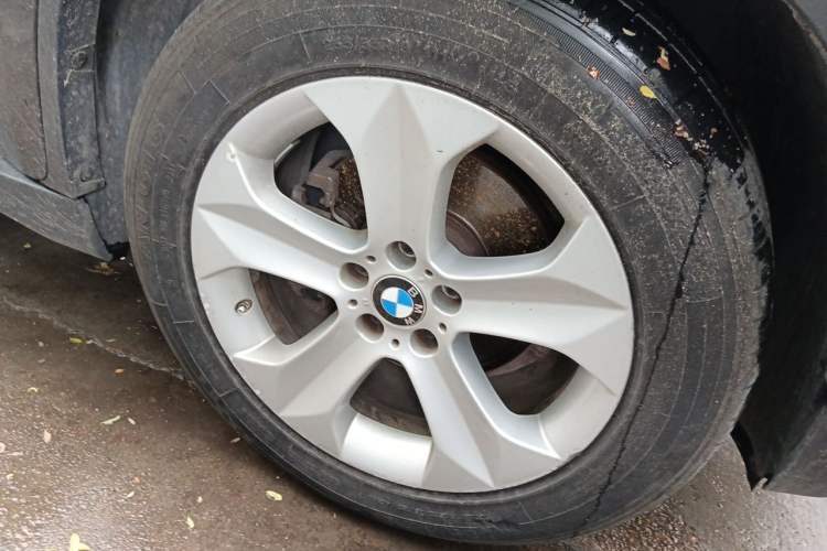 Used BMW X6  Right Front Wheel Hub