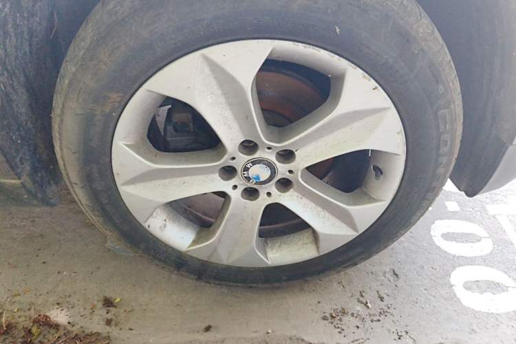 Used BMW X6 2011 xDrive35i Right Front Wheel Hub