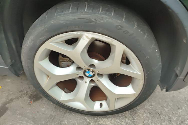Used BMW X6 2011 xDrive35i Middle East version Right Front Wheel Hub