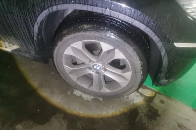 Used BMW X6 2011 xDrive35i Right Front Wheel Hub
