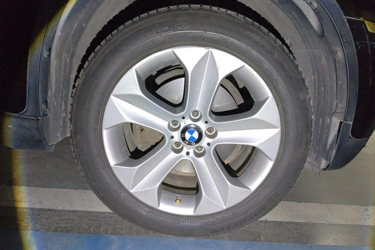 Used BMW X6 2011 xDrive35i Right Front Wheel Hub