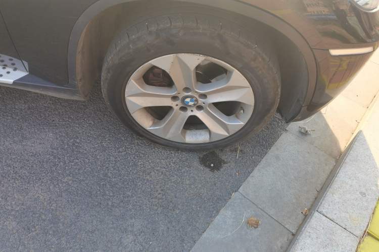 Used BMW X6 2011 xDrive35i Right Front Wheel Hub