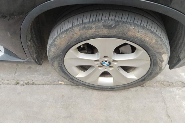 Used BMW X6 2011 xDrive35i Right Front Wheel Hub