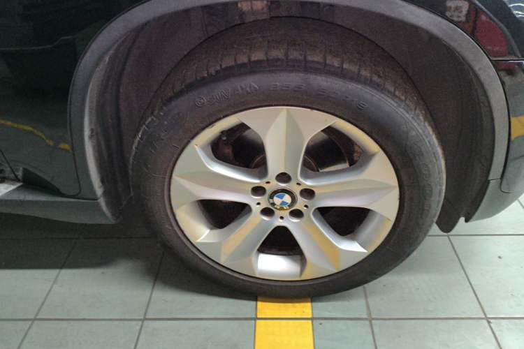 Used BMW X6 2011 xDrive35i Right Front Wheel Hub