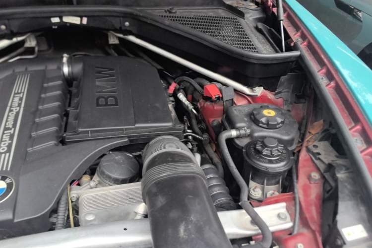 Used BMW X6 2011 xDrive35i Engine Bay Left