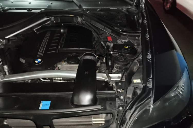 Used BMW X6 2011 xDrive35i Engine Bay Left