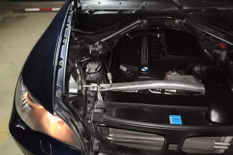 Used BMW X6 2011 xDrive35i Engine Bay Right