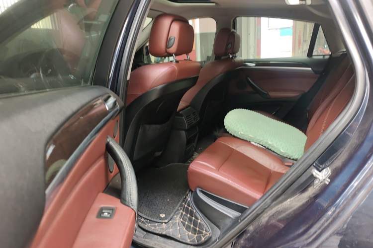Used BMW X6  Left Rear Seat