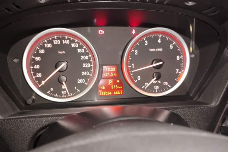 Used BMW X6 2011 xDrive35i Odometer Close Up
