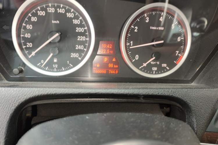 Used BMW X6  Odometer Close Up