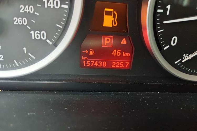 Used BMW X6 2011 xDrive35i Odometer Close Up