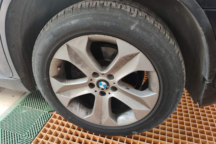 Used BMW X6  Right Front Wheel Hub