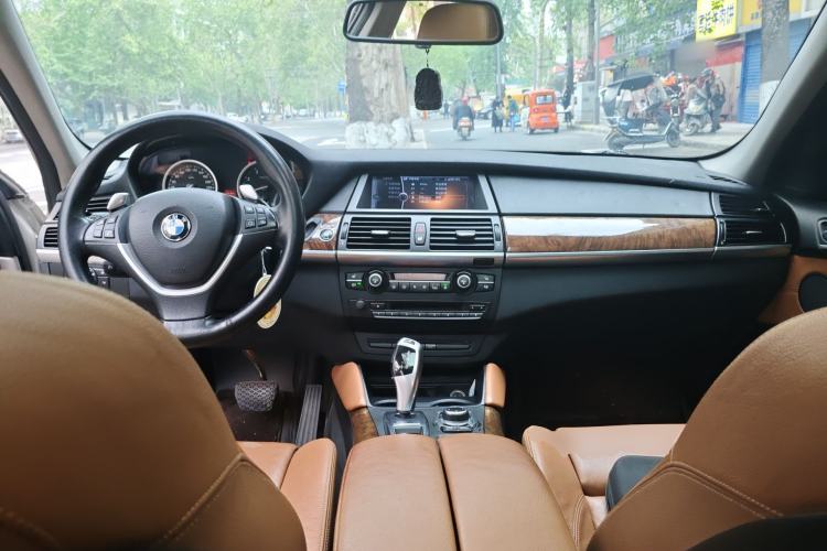 Used BMW X6 2011 xDrive35i Center Console