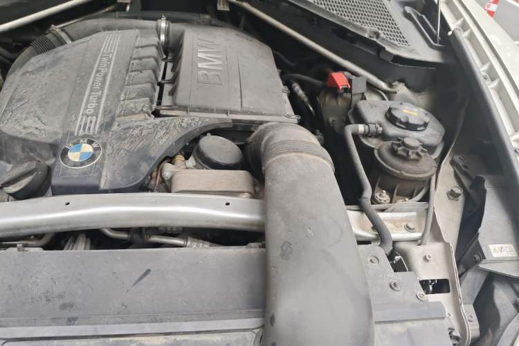 Used BMW X6 2011 xDrive35i Engine Bay Left