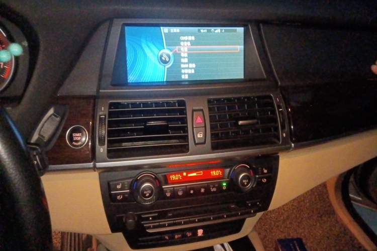 Used BMW X6 2011 xDrive35i Audio And AC Panel