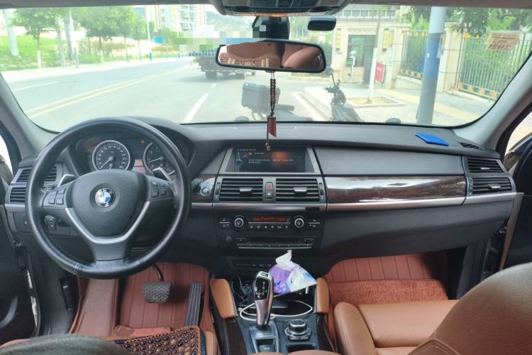 Used BMW X6  Center Console