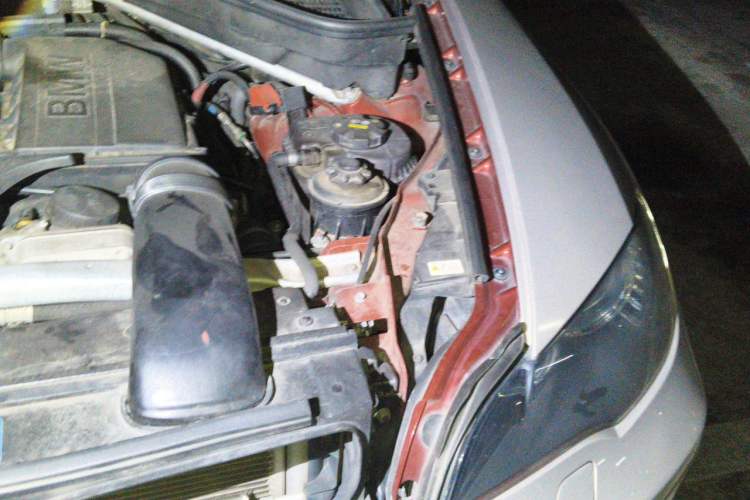 Used BMW X6 2011 xDrive35i Engine Bay Left