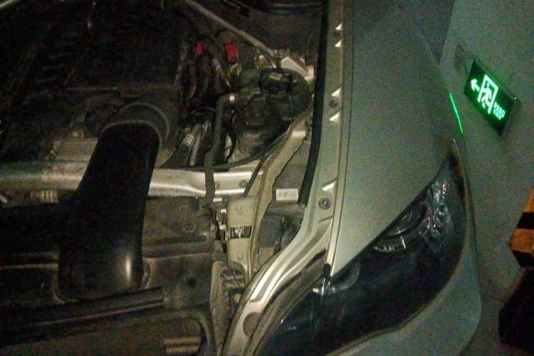 Used BMW X6 2011 xDrive35i Engine Bay Left