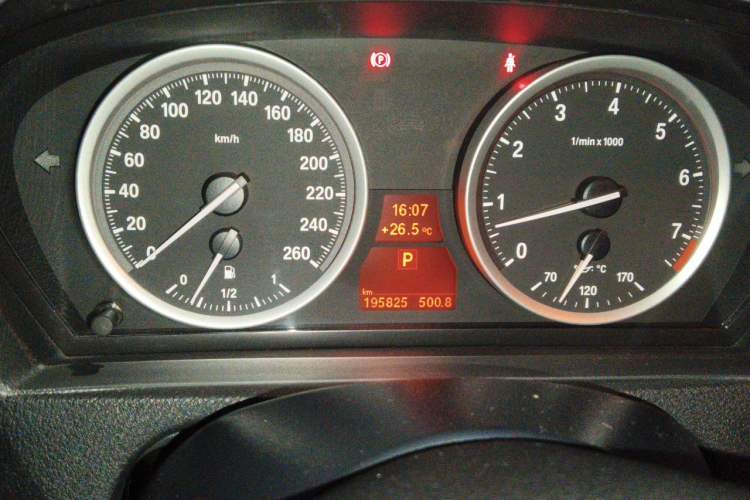 Used BMW X6 2011 xDrive35i Odometer Close Up