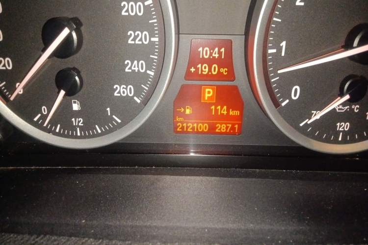 Used BMW X6 2011 xDrive35i Odometer Close Up