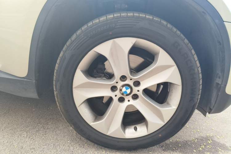 Used BMW X6  Right Front Wheel Hub