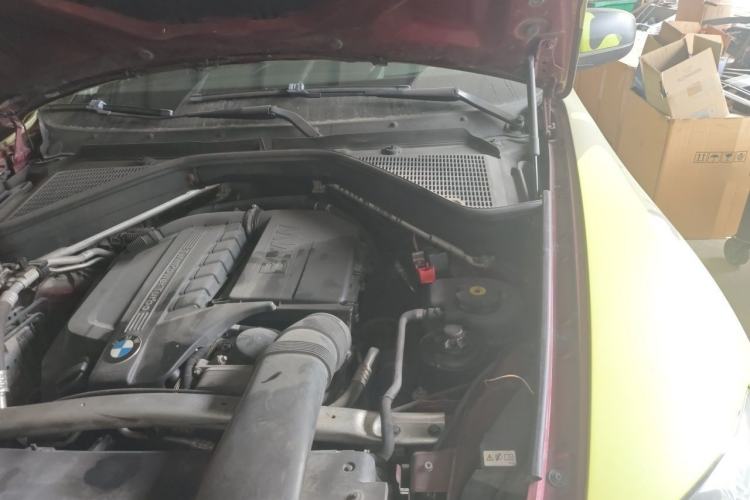 Used BMW X6 2011 xDrive35i Engine Bay Left