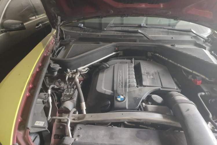 Used BMW X6 2011 xDrive35i Engine Bay Right
